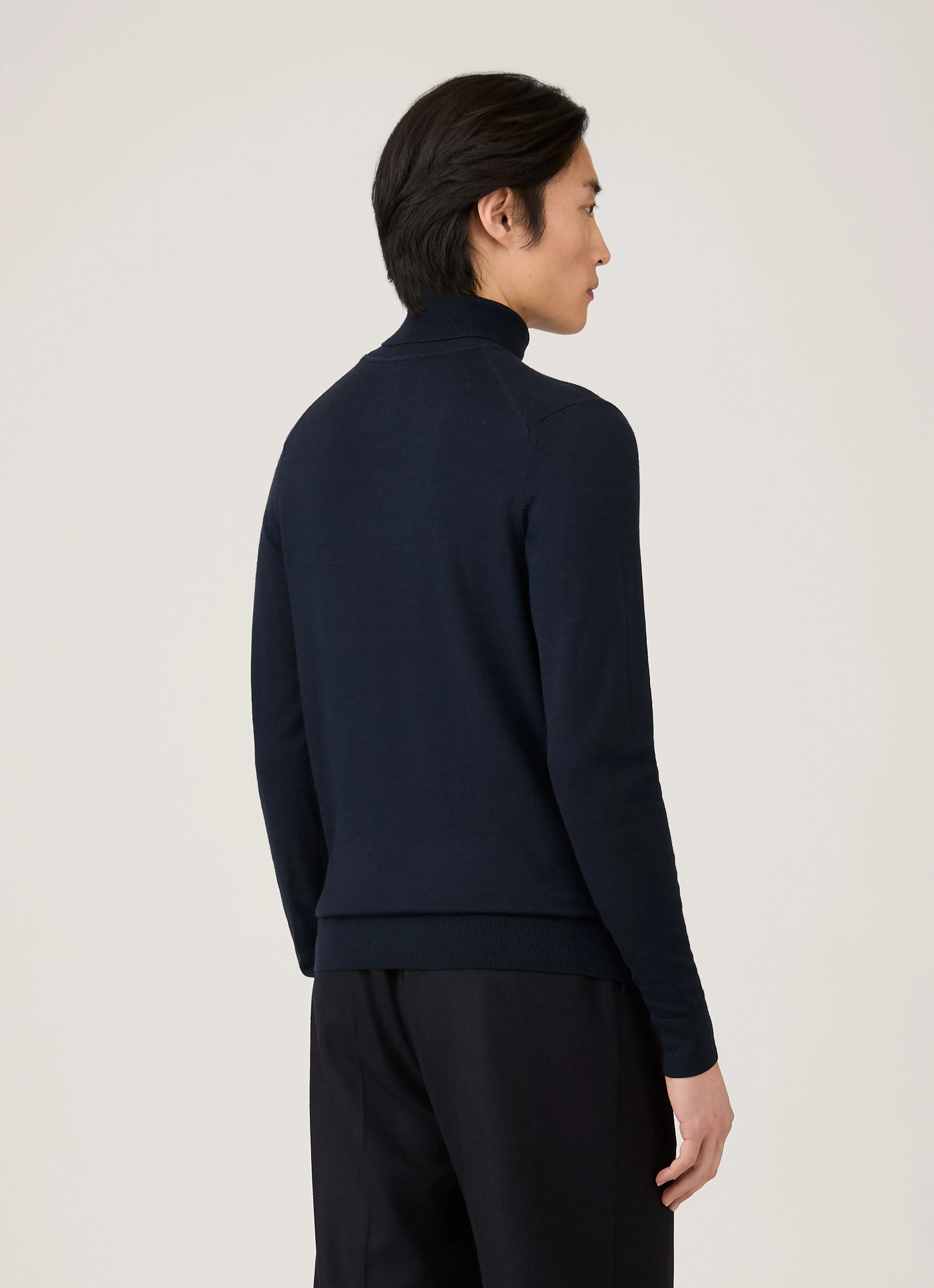 Men's Extra-Fine Merino Roll Neck in Navy - Image 5