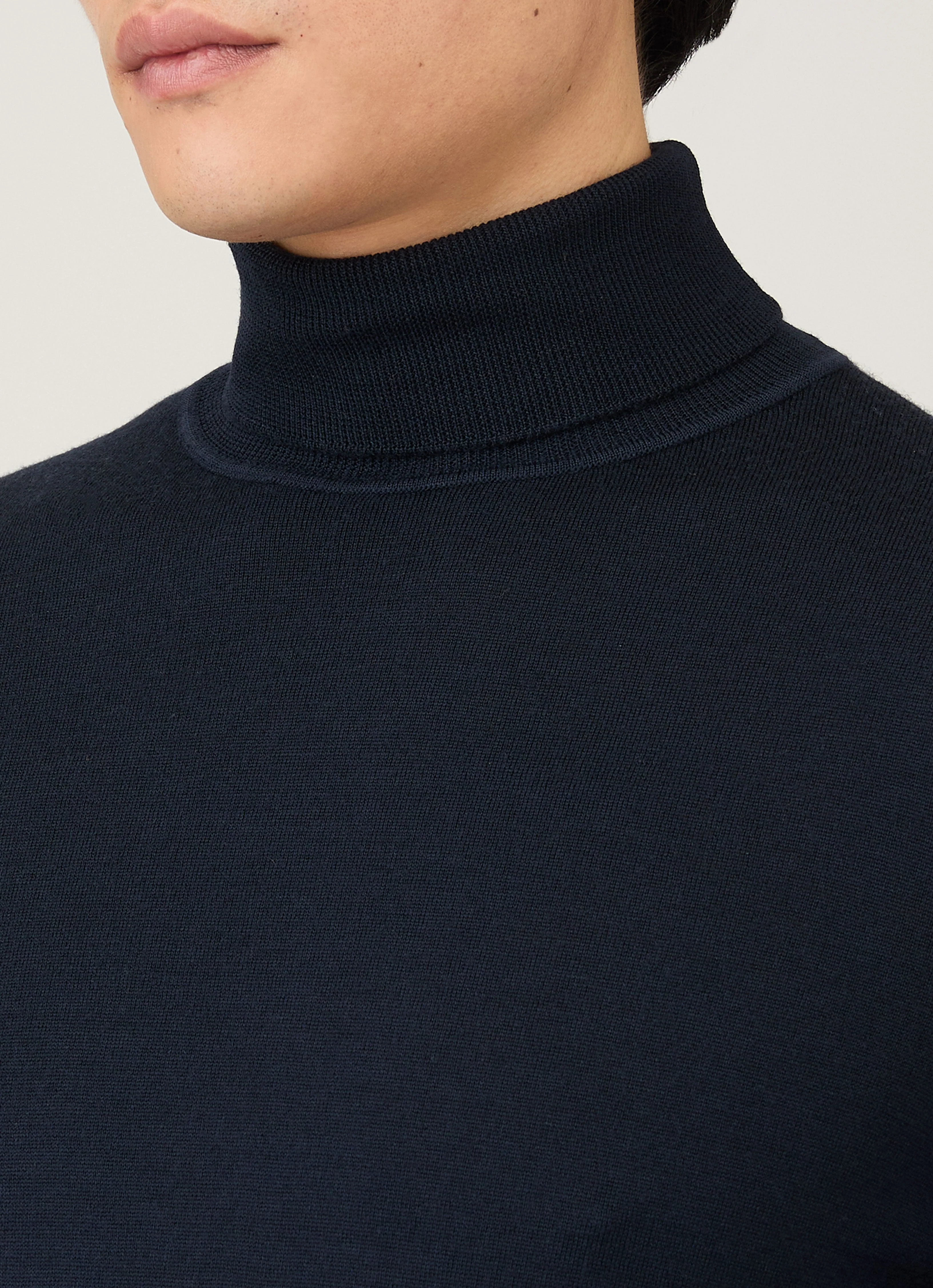 Men's Extra-Fine Merino Roll Neck in Navy - Image 6