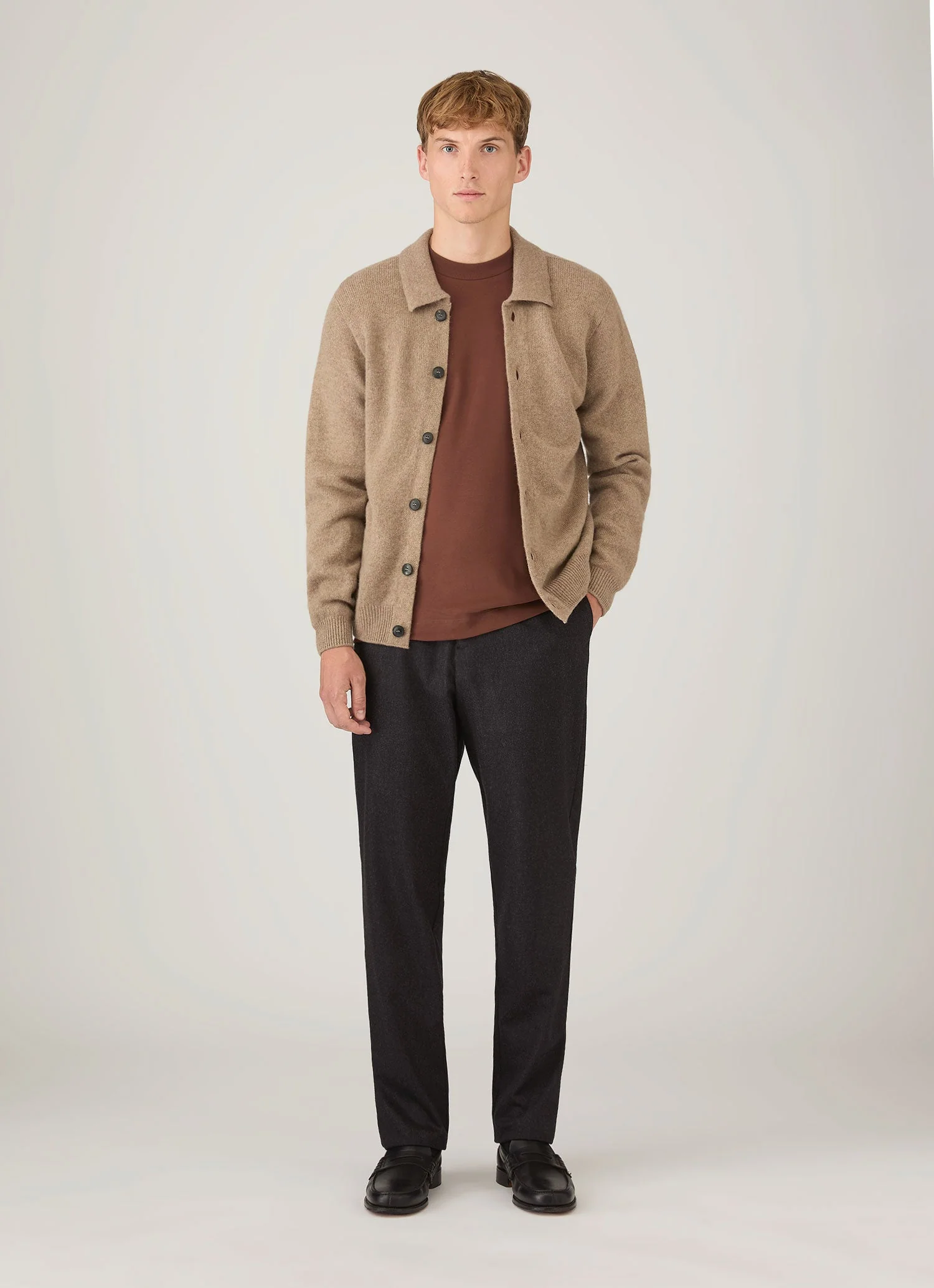 Men's Relaxed Fit Heavyweight T-shirt in Conker Brown - Image 3