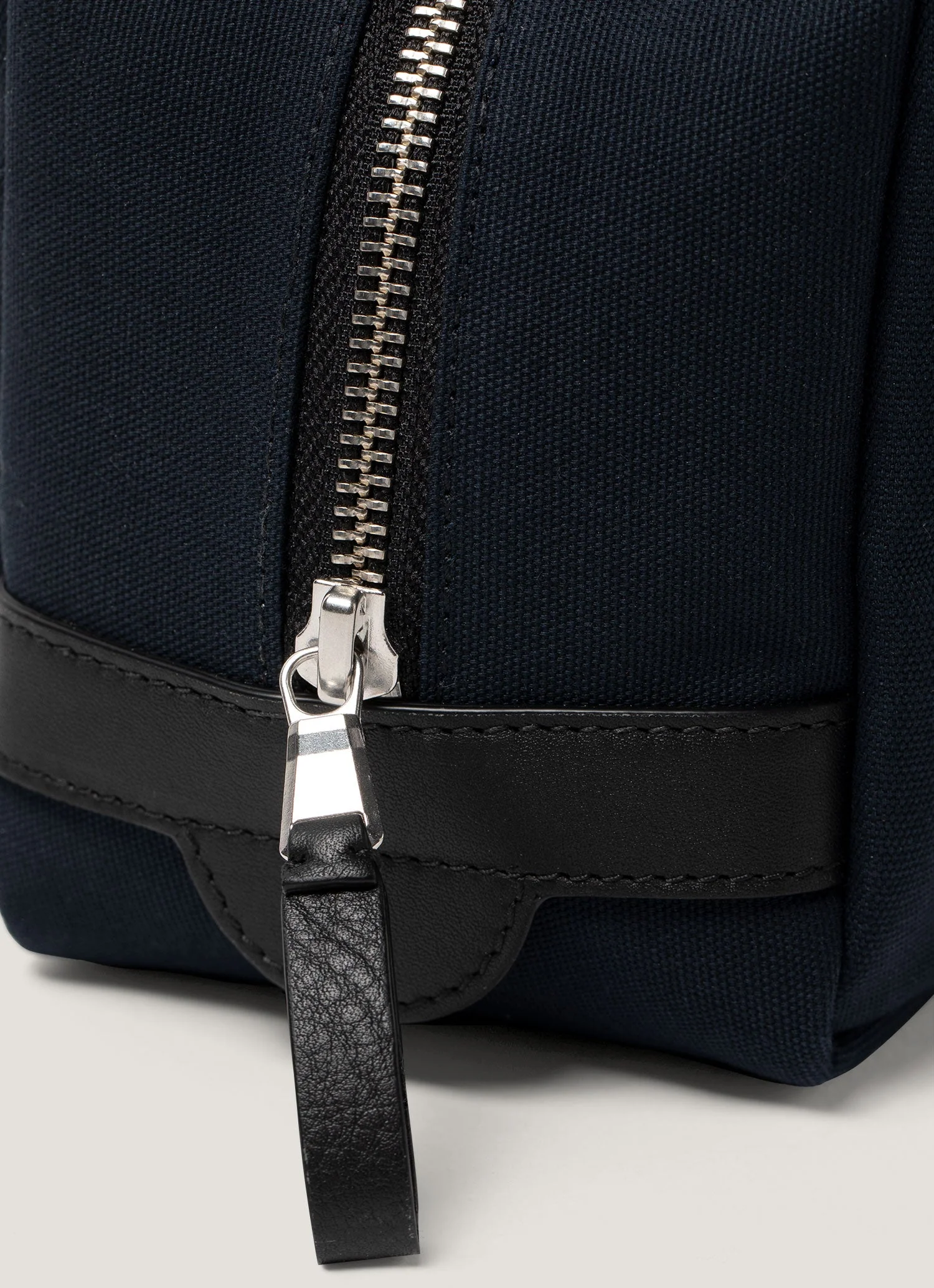 Washbag in Navy - Image 3