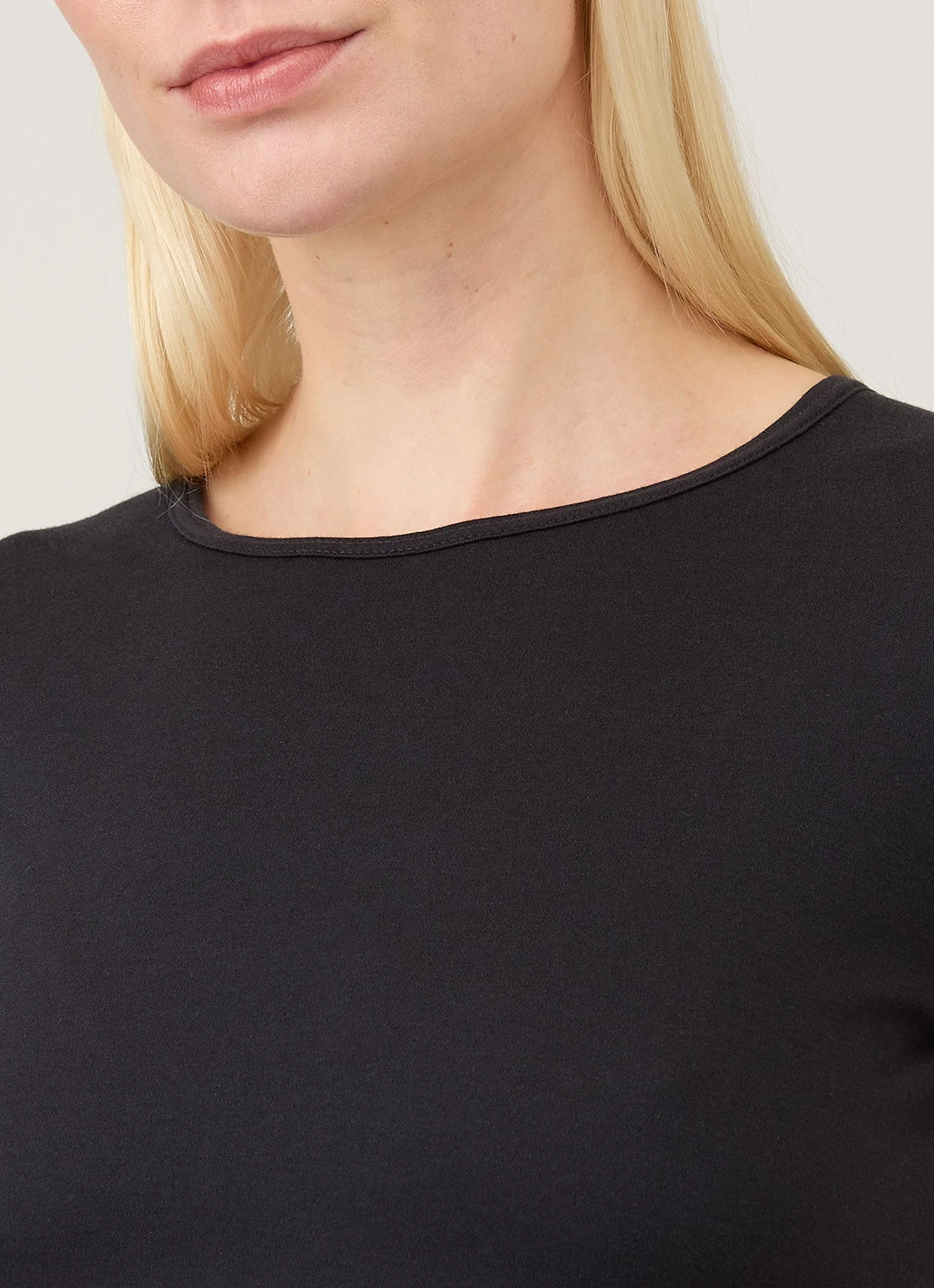 Women's Sea Island Cotton T-shirt in Black - Image 4